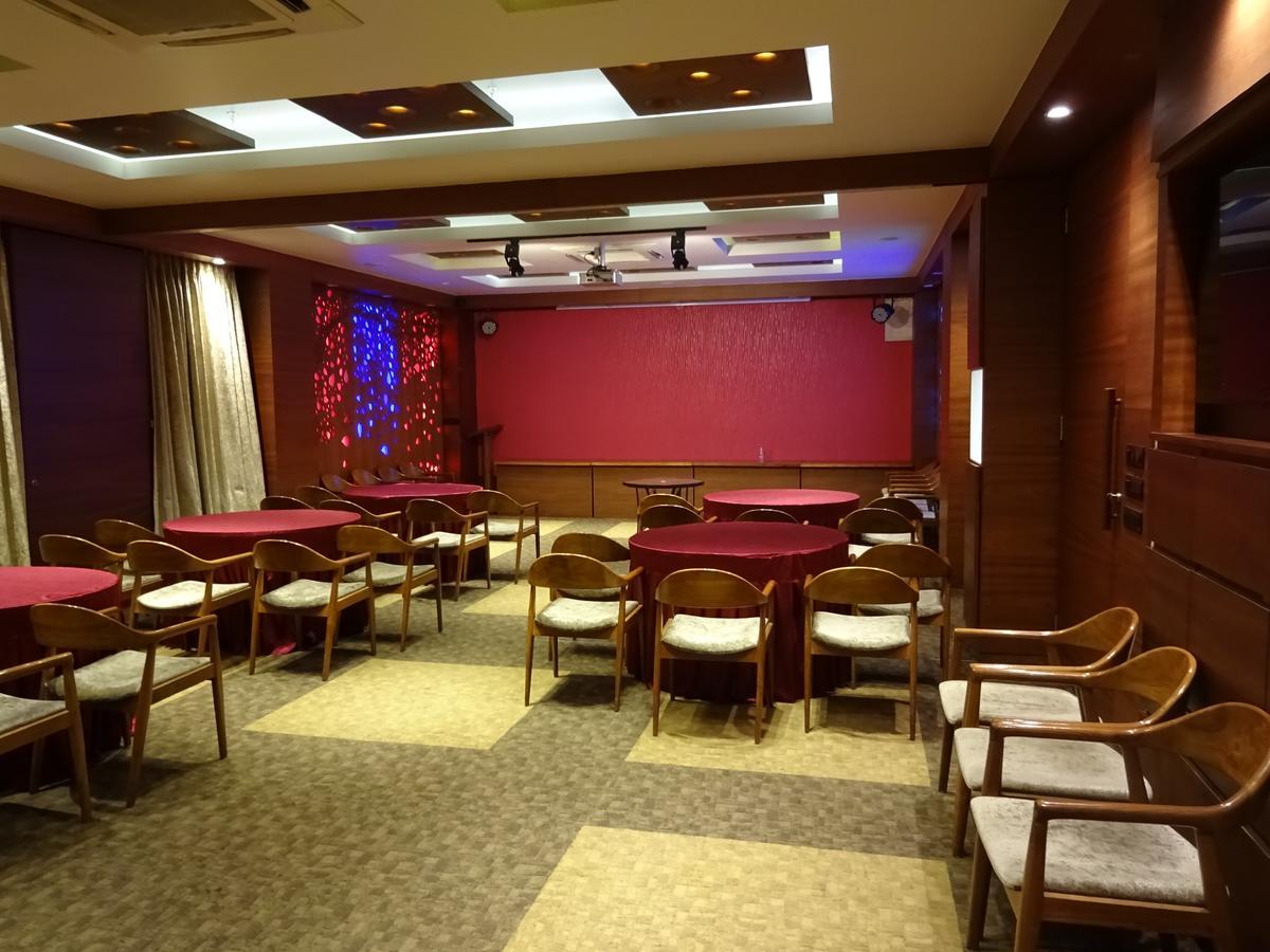 科斯莫普利谭酒店 阿穆达巴 外观 照片